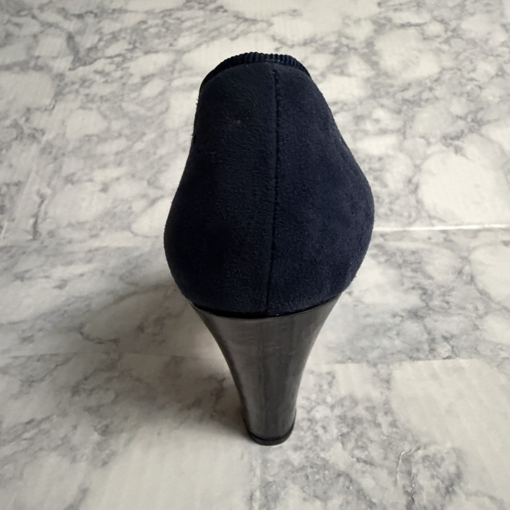 Re-Mix Vintage Footwear Cloche T-straps in Navy Suede/Black Patent, Size 6 - Picture 10 of 16